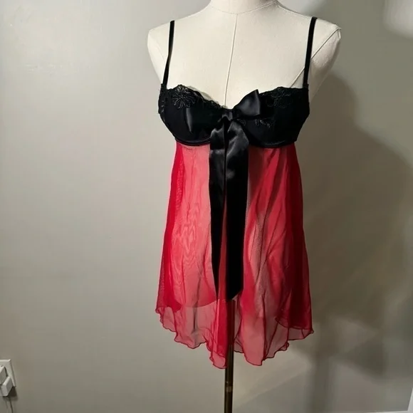NWT BABYDOLL CHEMISE IN BLACK AND RED WITH LARGE SATIN RIBBON  S - Picture 2 of 5